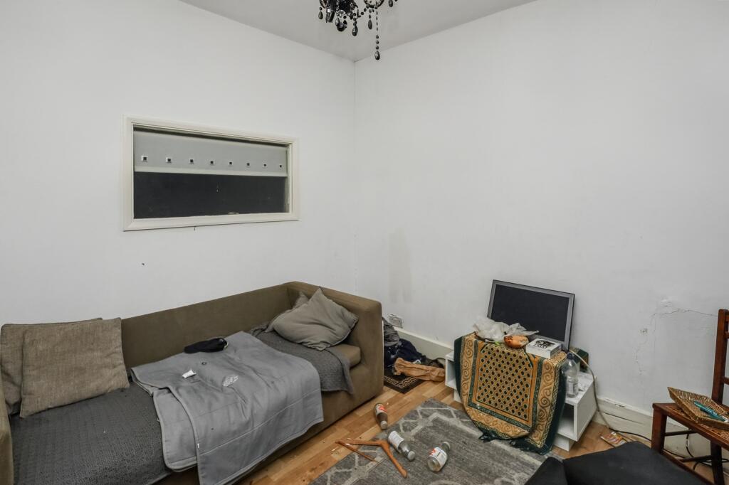 69 Town Road London, N9 0SJ