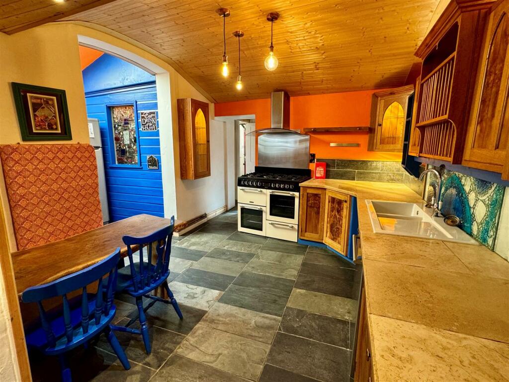 80 Crantock Street Kitchen