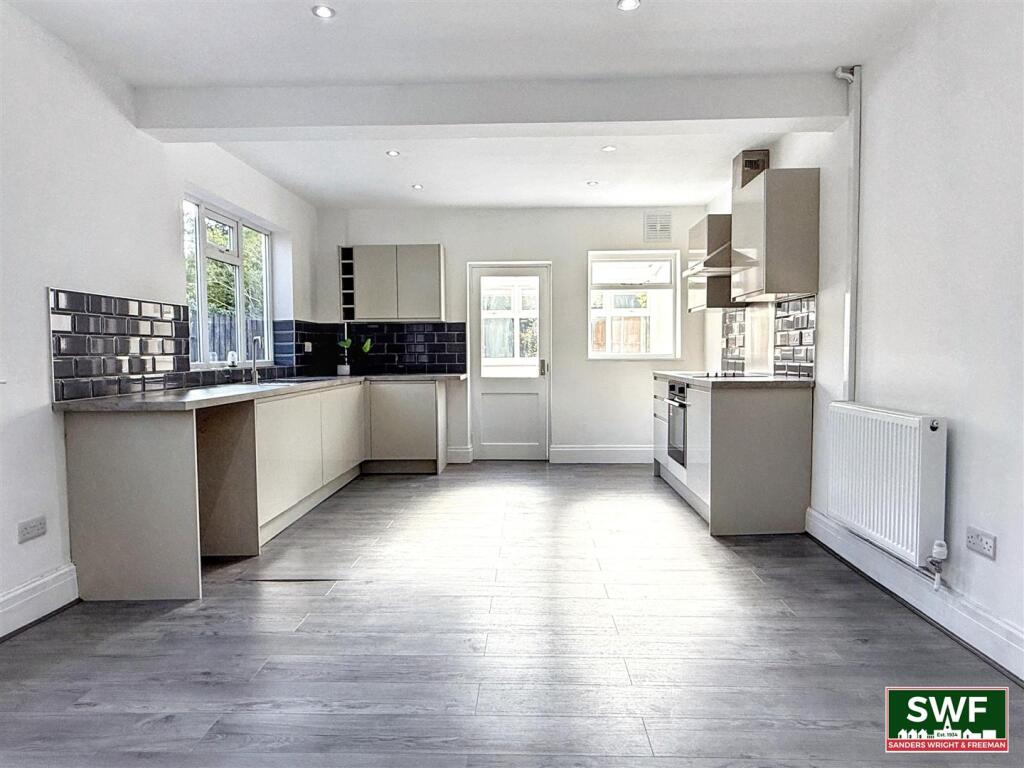 OPEN PLAN DINING KITCHEN