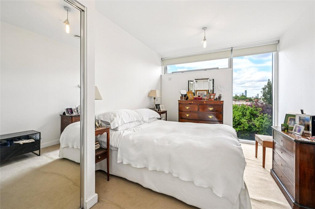 Principal bedroom