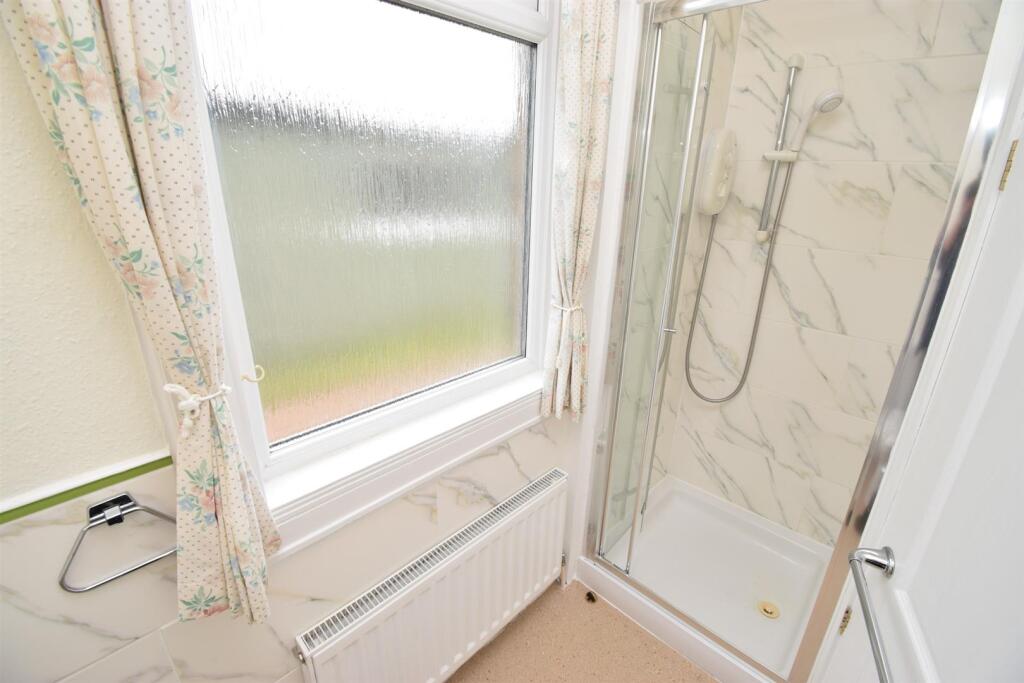 EN-SUITE SHOWER ROOM (2)