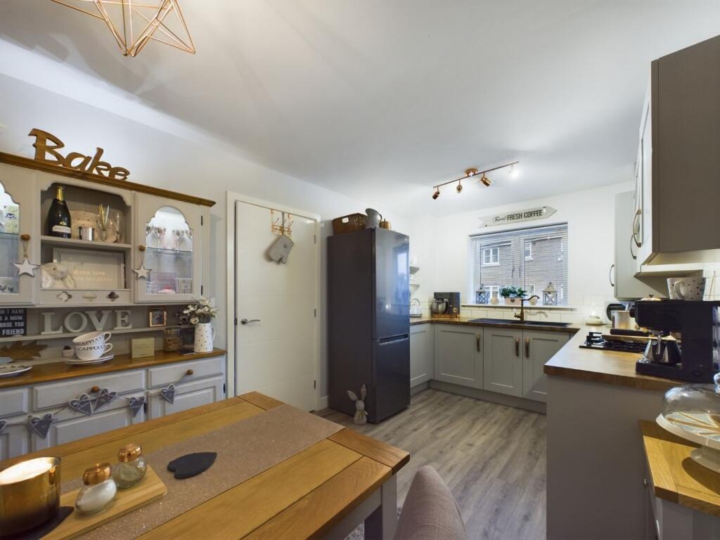 Kitchen/Dining Area