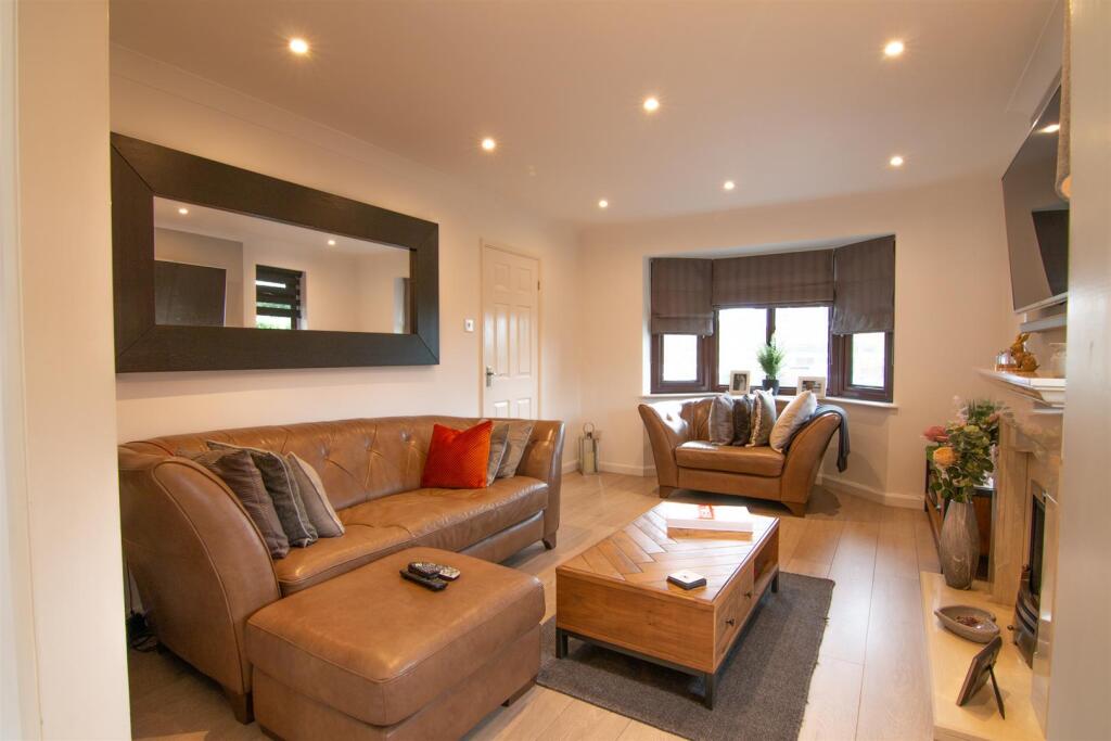 6. LIVING ROOM.jpg