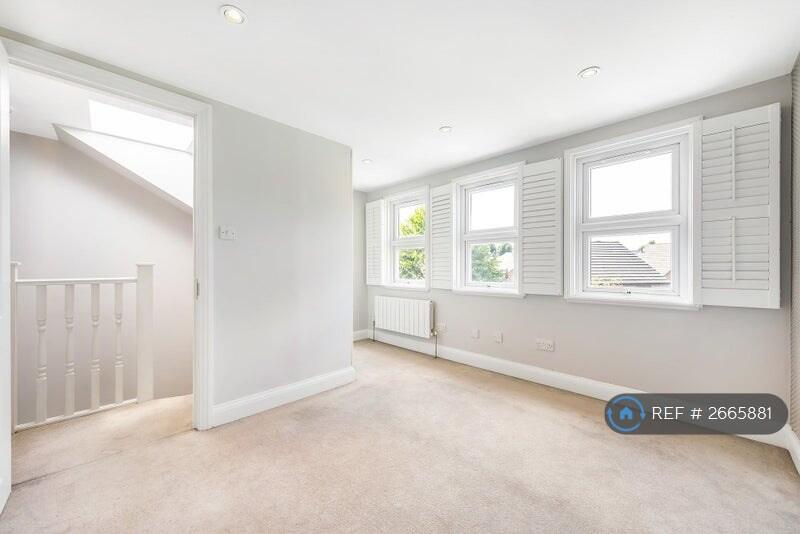 Bedroom (Loft Room)