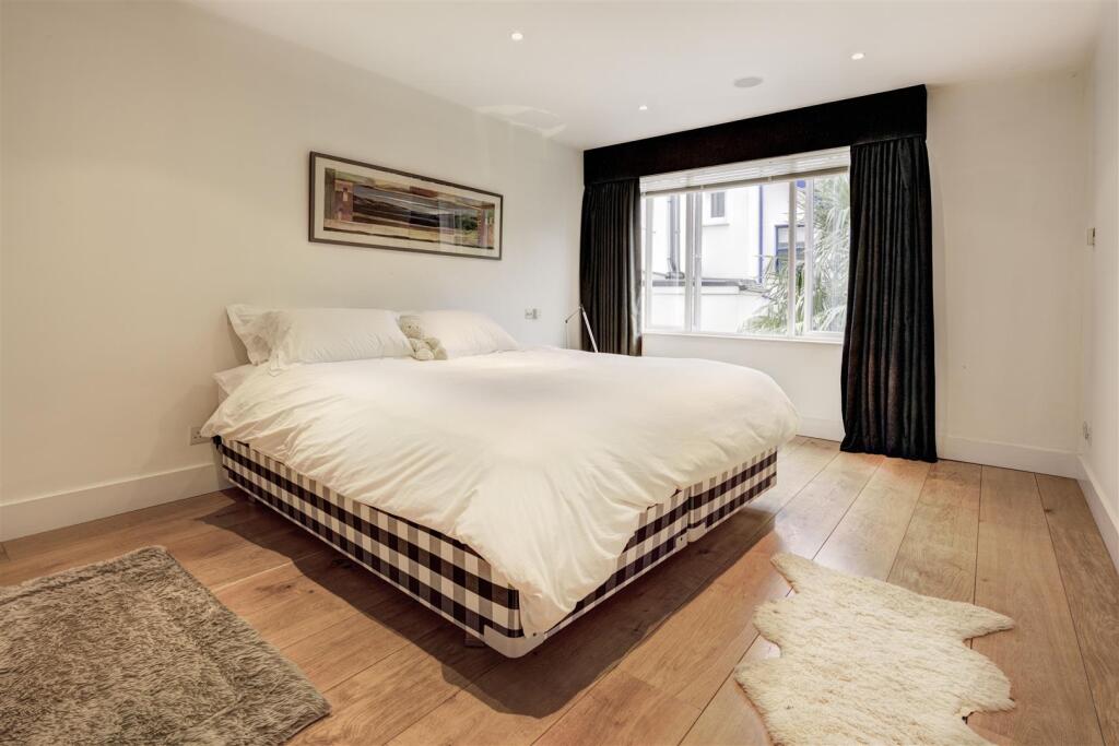 D0398 5 the village nw3 mBed1.jpg