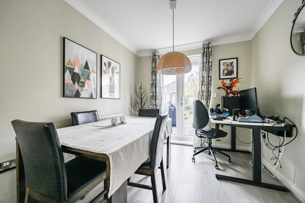 1393839-15-694944...