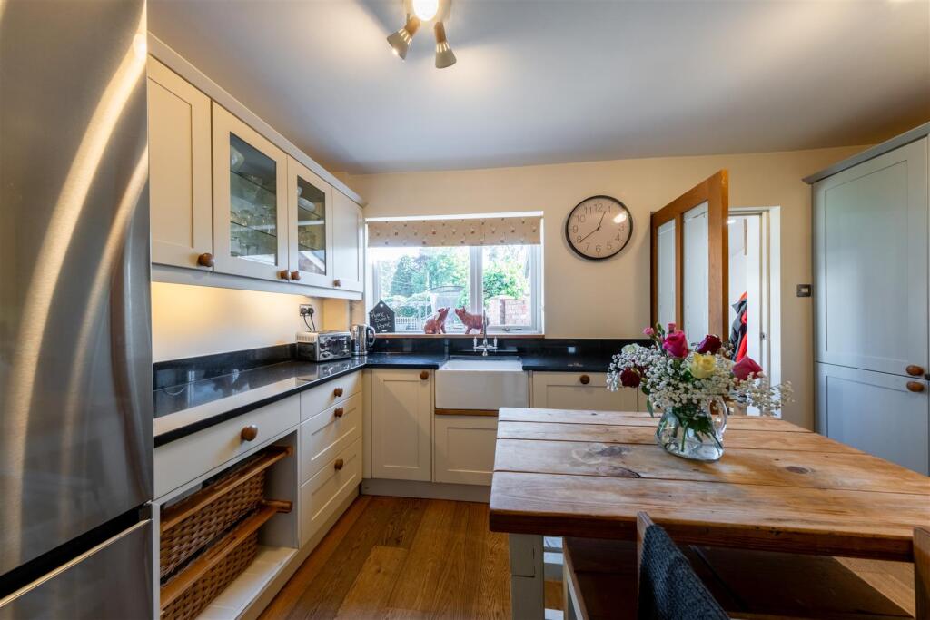 26 The Avenue-002.jpg