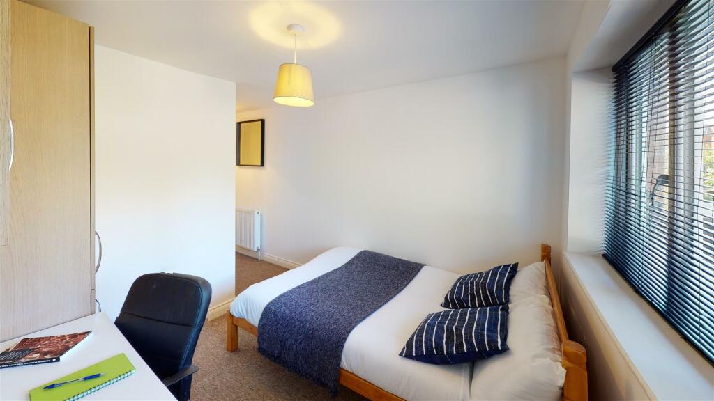 8-Montgomerie-Rd-Portsmouth-Bedroom (5).jpg