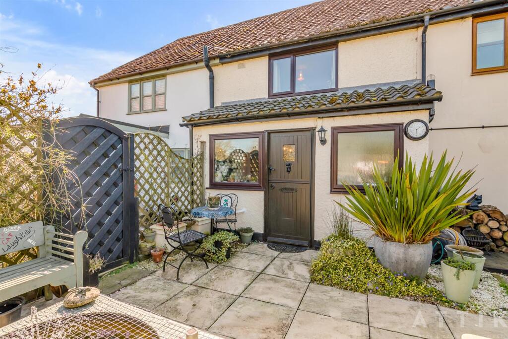 2 Town Farm Cottages IP19 0BE (17).jpg