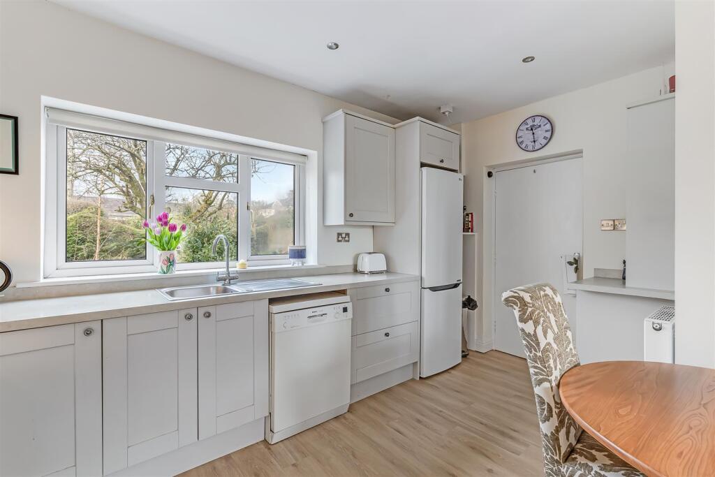 Kitchen 2.jpg