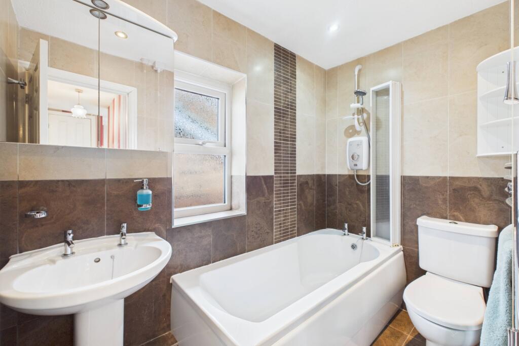 CAM03162G0-PR0305-STILL010