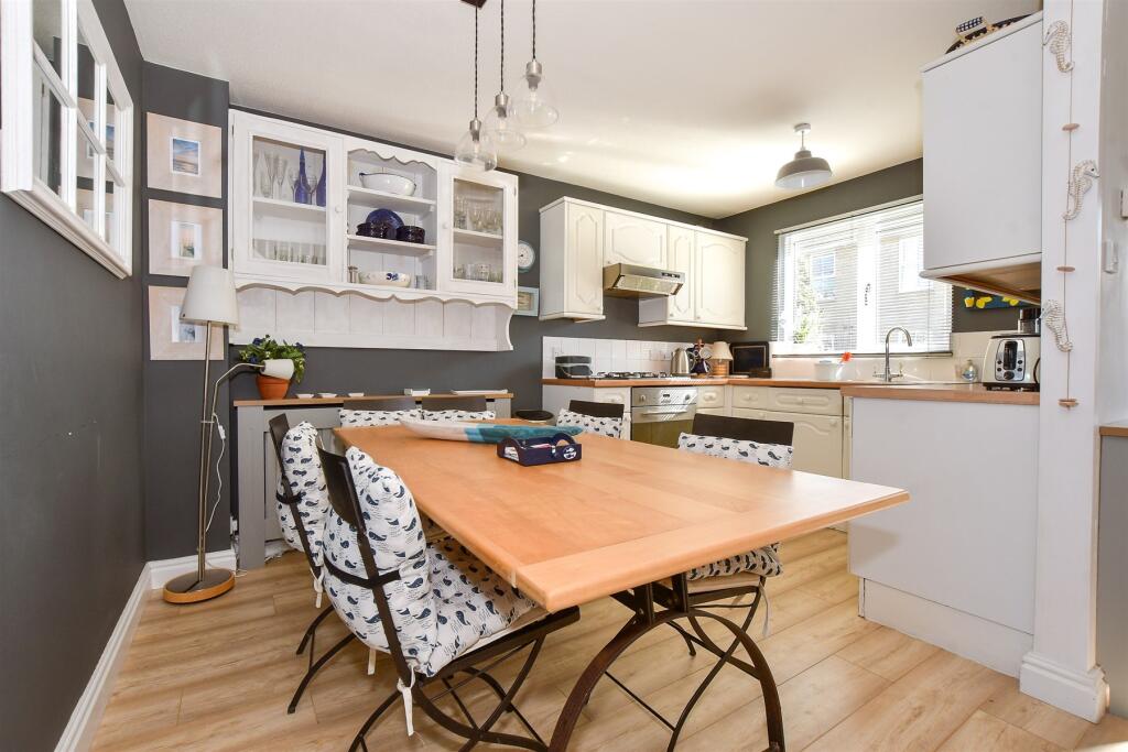 Kitchen/ Dining Area