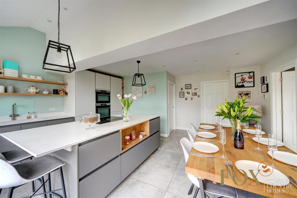 23 Hawthorn Rise (9).jpg