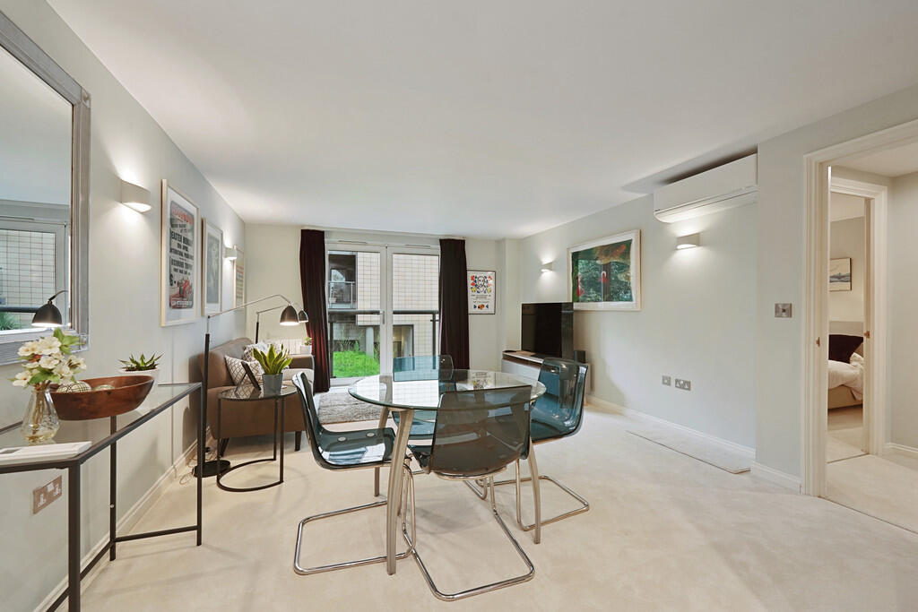 10-e3f8JUS07652 (...