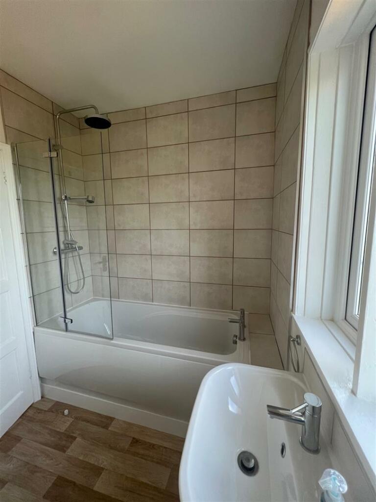 6 regency bathroom.jpg