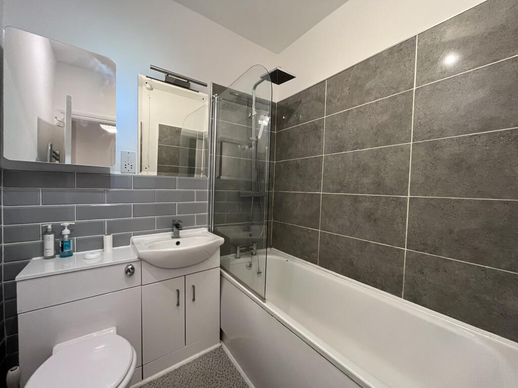 Bathroom 2.jpeg