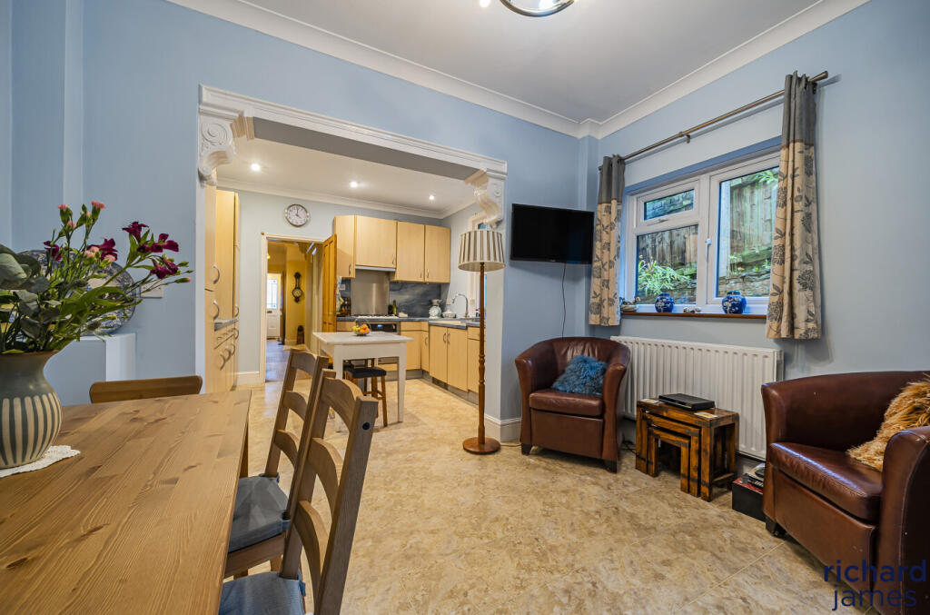 d77e0b09-9b32-49e...