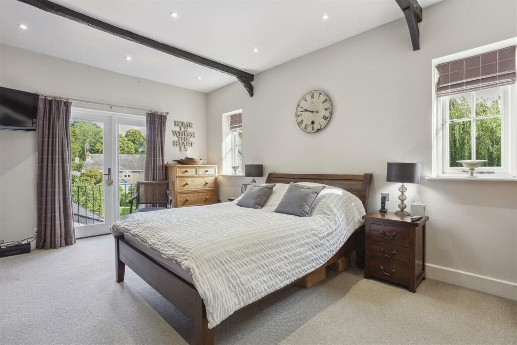 77240_Bentley Lodge 10 Egham Hill(22).jpg