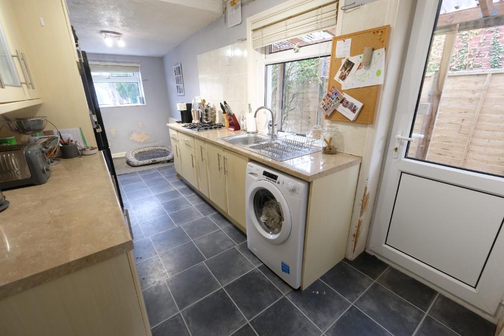 KITCHEN/BREAKFAST