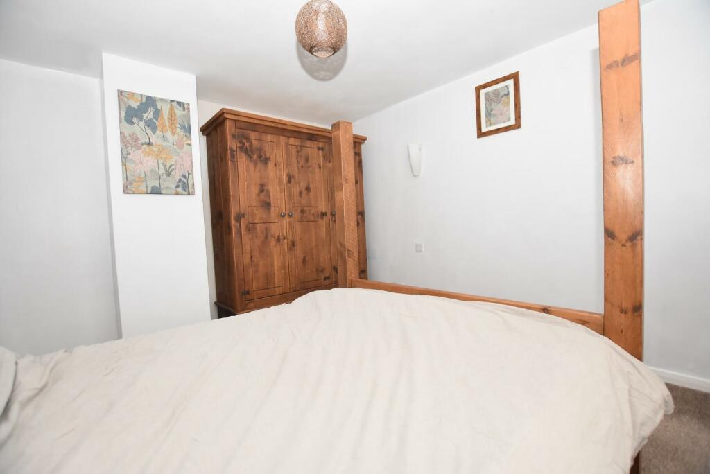 bed 1 (2).JPG