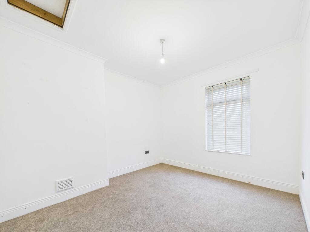 CAM02195G0-PR0096-STILL019