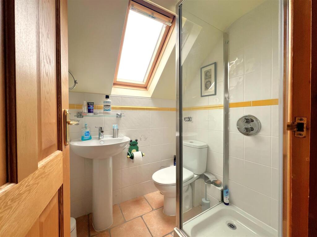 2nd floor shower.jpg