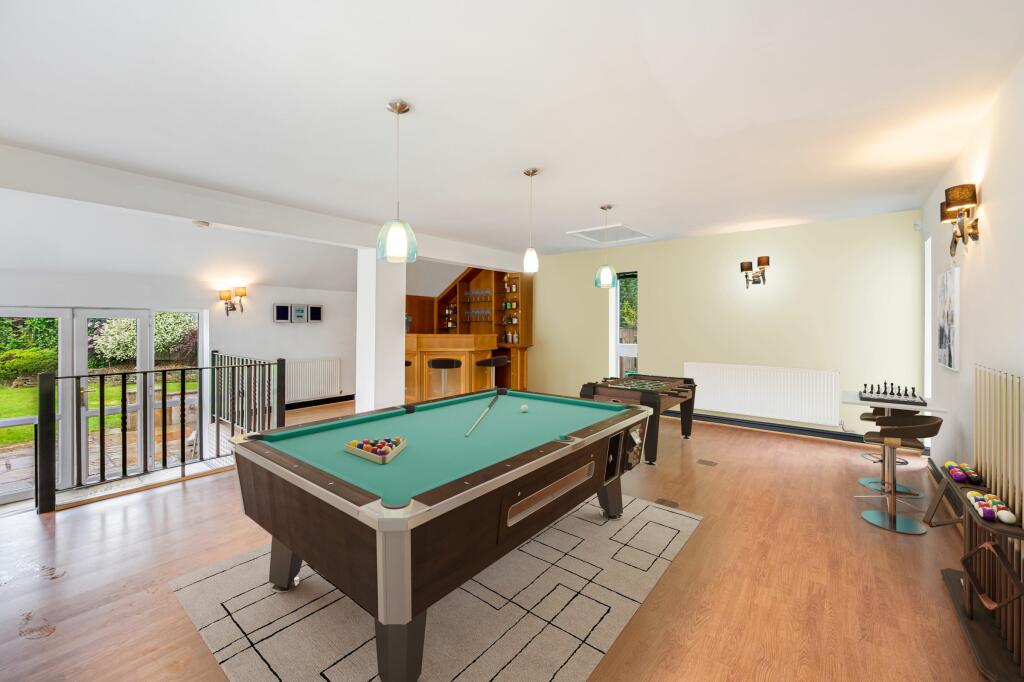 Entertaining Lounge / Games Room