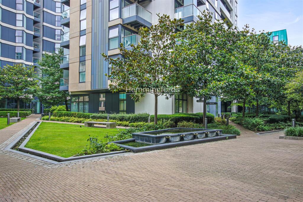 13-76731 - AM - 65, Dance Square London, EC1V 3AJ-