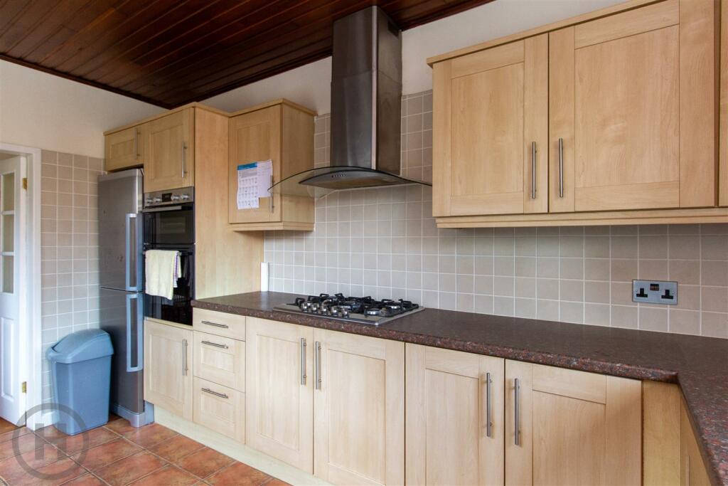 Kitchen (3).jpg