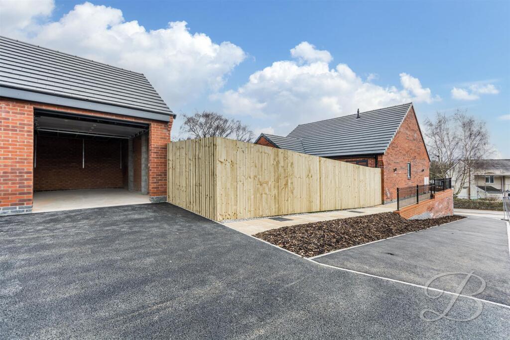 Garage &amp; Parking