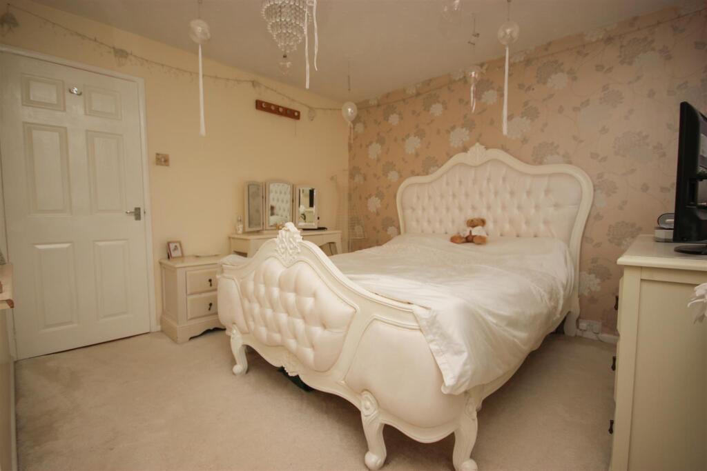 Bedroom 1..jpg