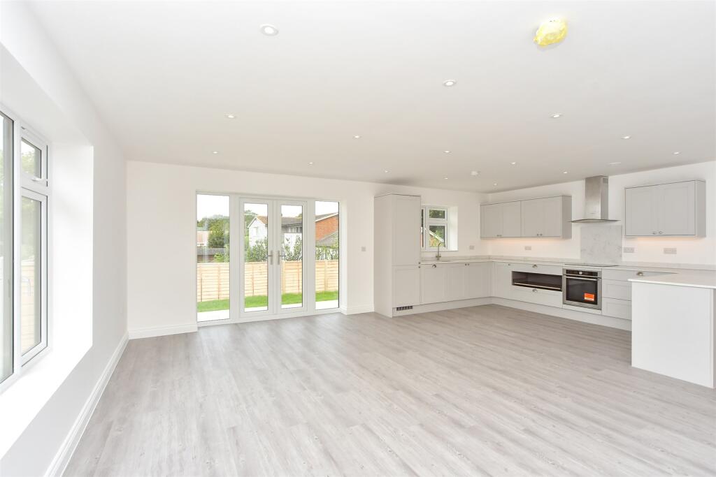 Kitchen/ Living Area