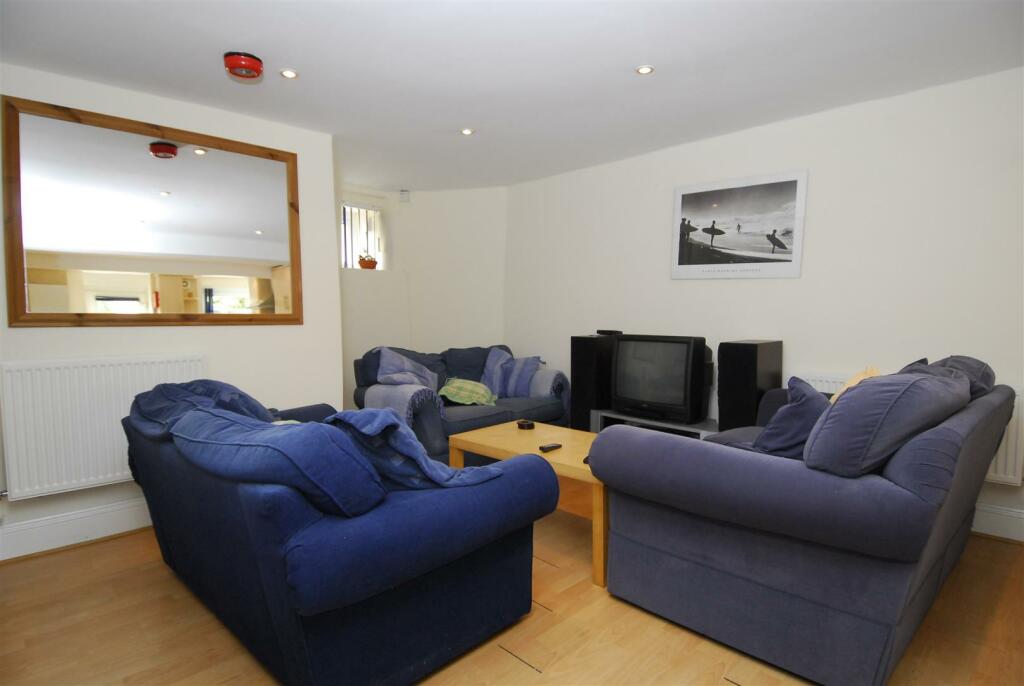 6PearsonAve008.JPG
