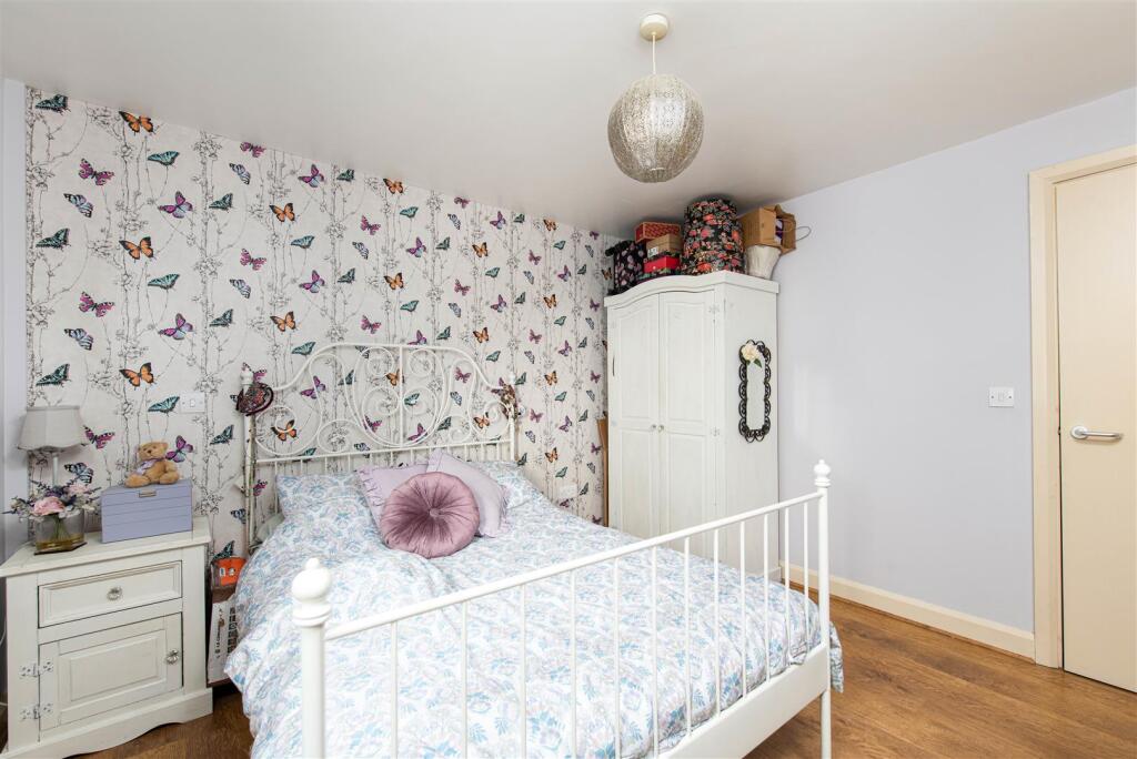Bedroom_2.jpg