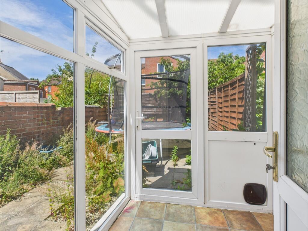 CAM04922G0-PR0048-STILL005