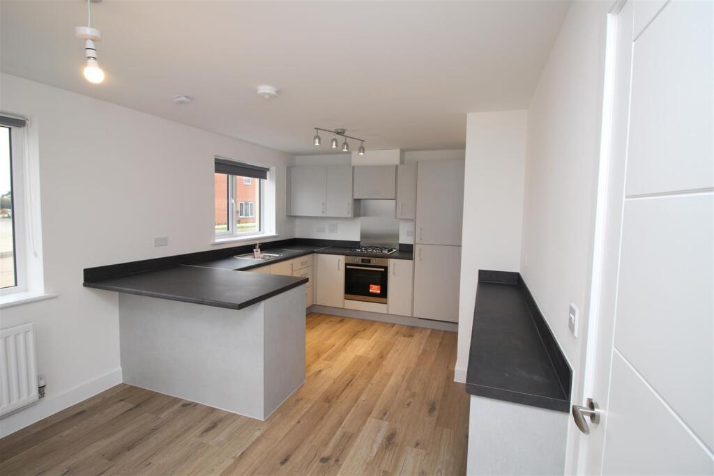 Kitchen 2.jpg
