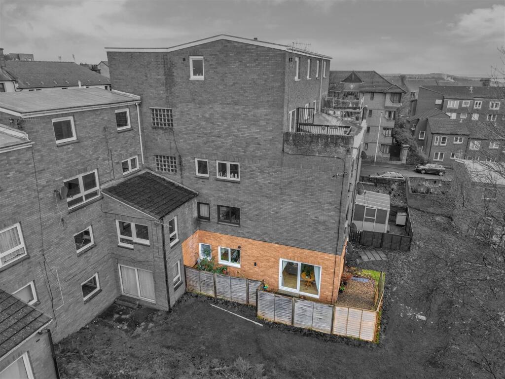 2 Kinghorne Court Dundee-2.JPG