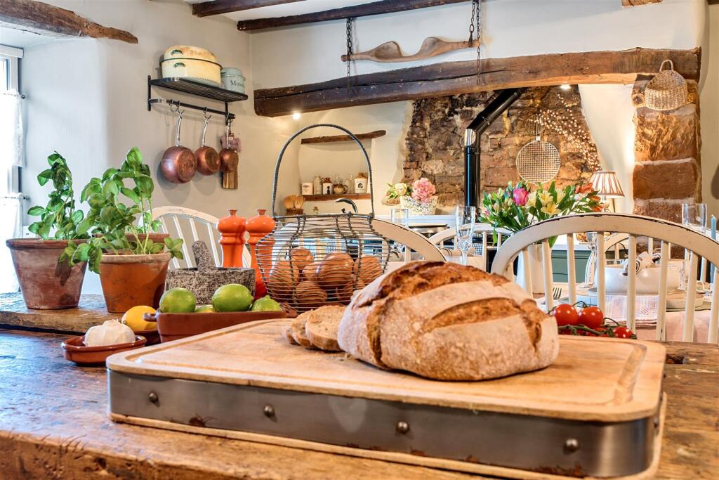 Cliff Hill Farm, 4 Northampton Road, Blisworth (33