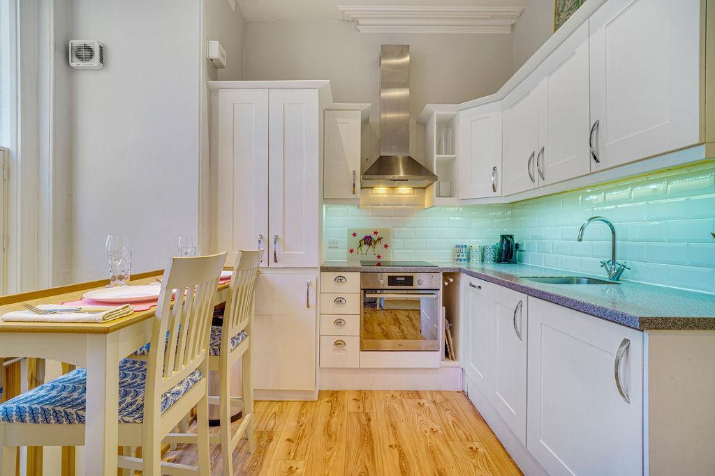 NewKing'sRoad169,Flat2-3.jpg
