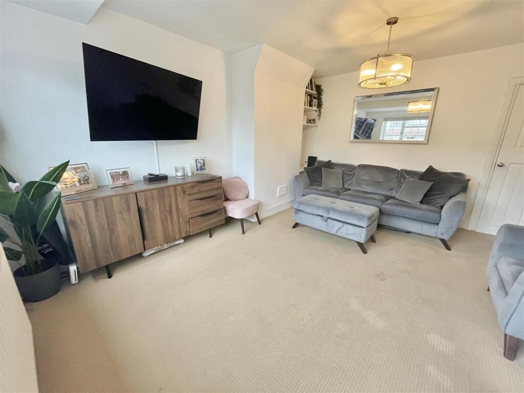 Living room 2.jpg