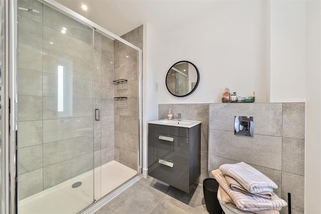 EN-SUITE TO BEDROOM ONE