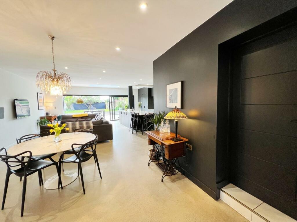 Main Room pic 1.jpg