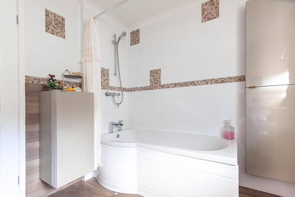 5 Rochester Close 34.jpg