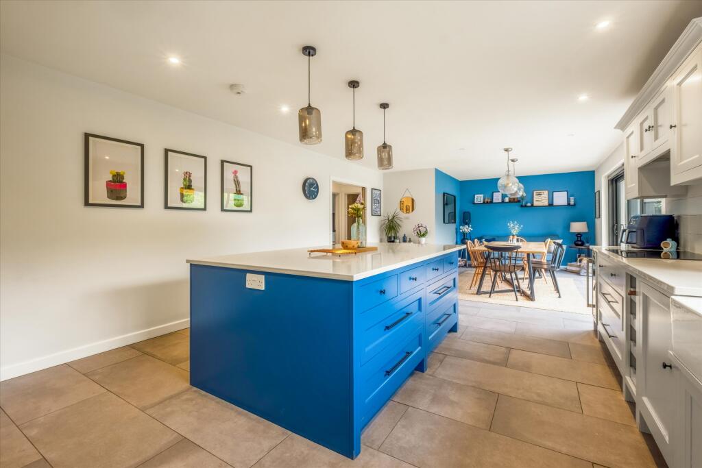 Kitchen/dining/famil