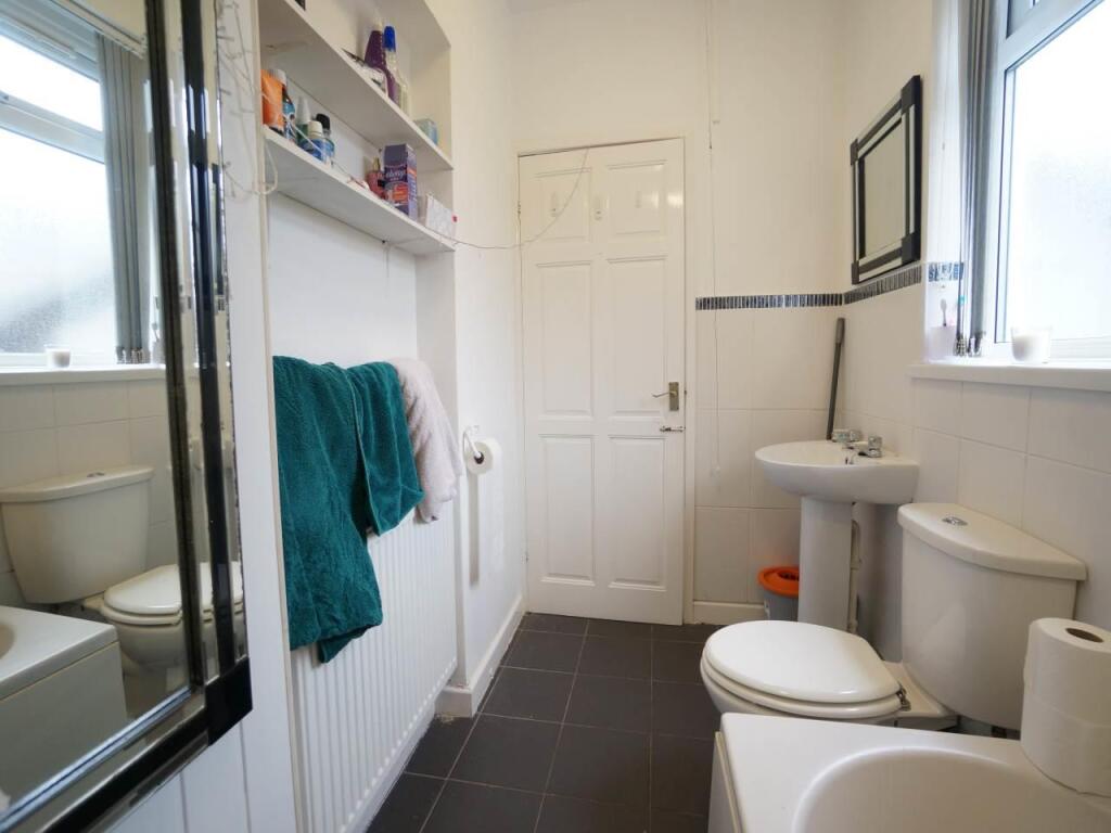 1GlynneRoad_Bathroom1.3.JPG
