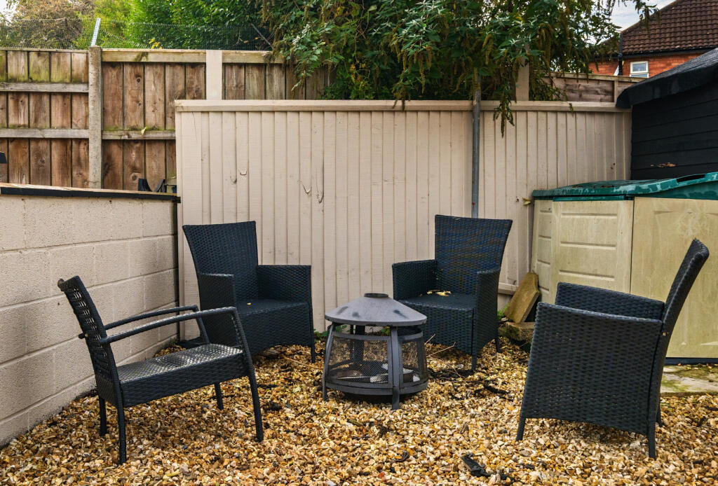 1372311-3-68f8b9d...