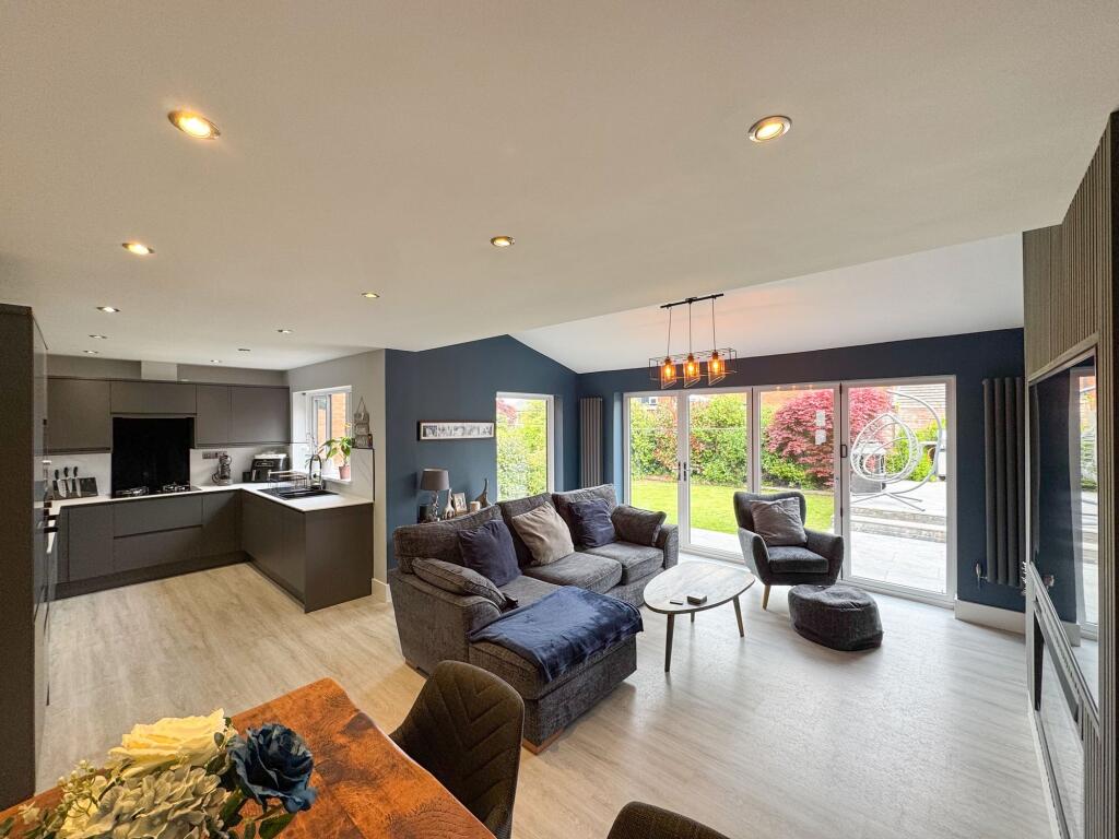 Kitchen / Diner / Lounge