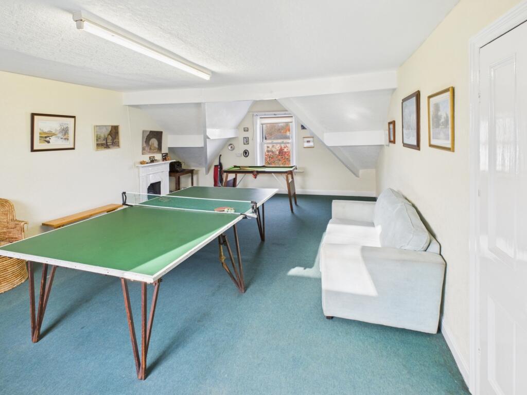 CAM04233G0-PR0042-STILL001