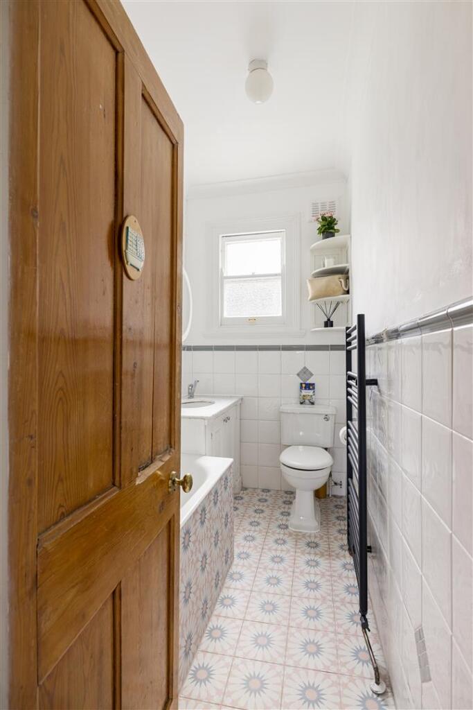 St. Albans Crescent, IG8