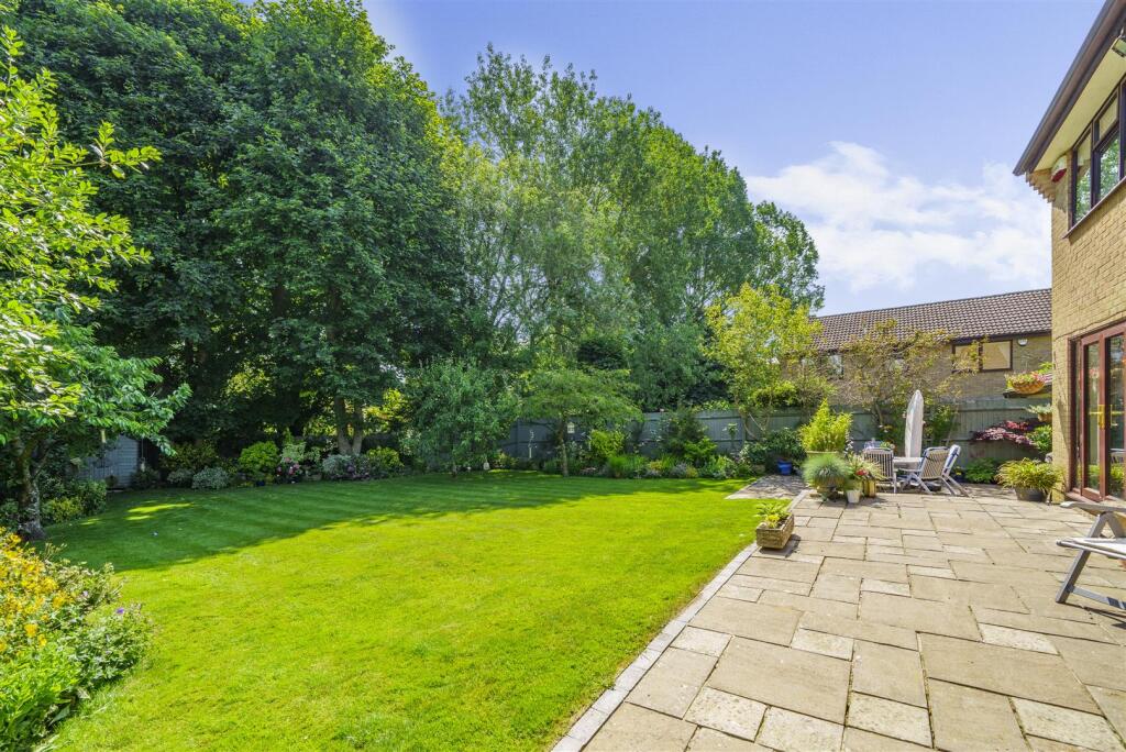 8 Dove Close, Towcester